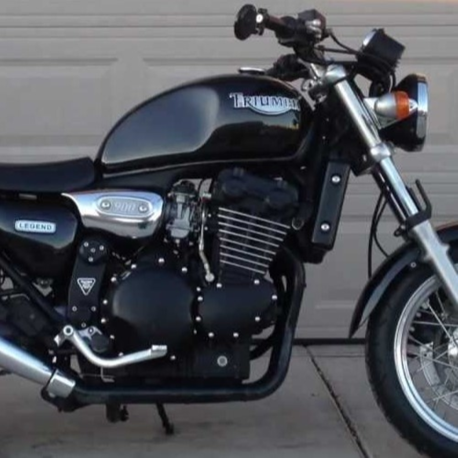 Triumph Obsidian Black (code PP) Paint Product